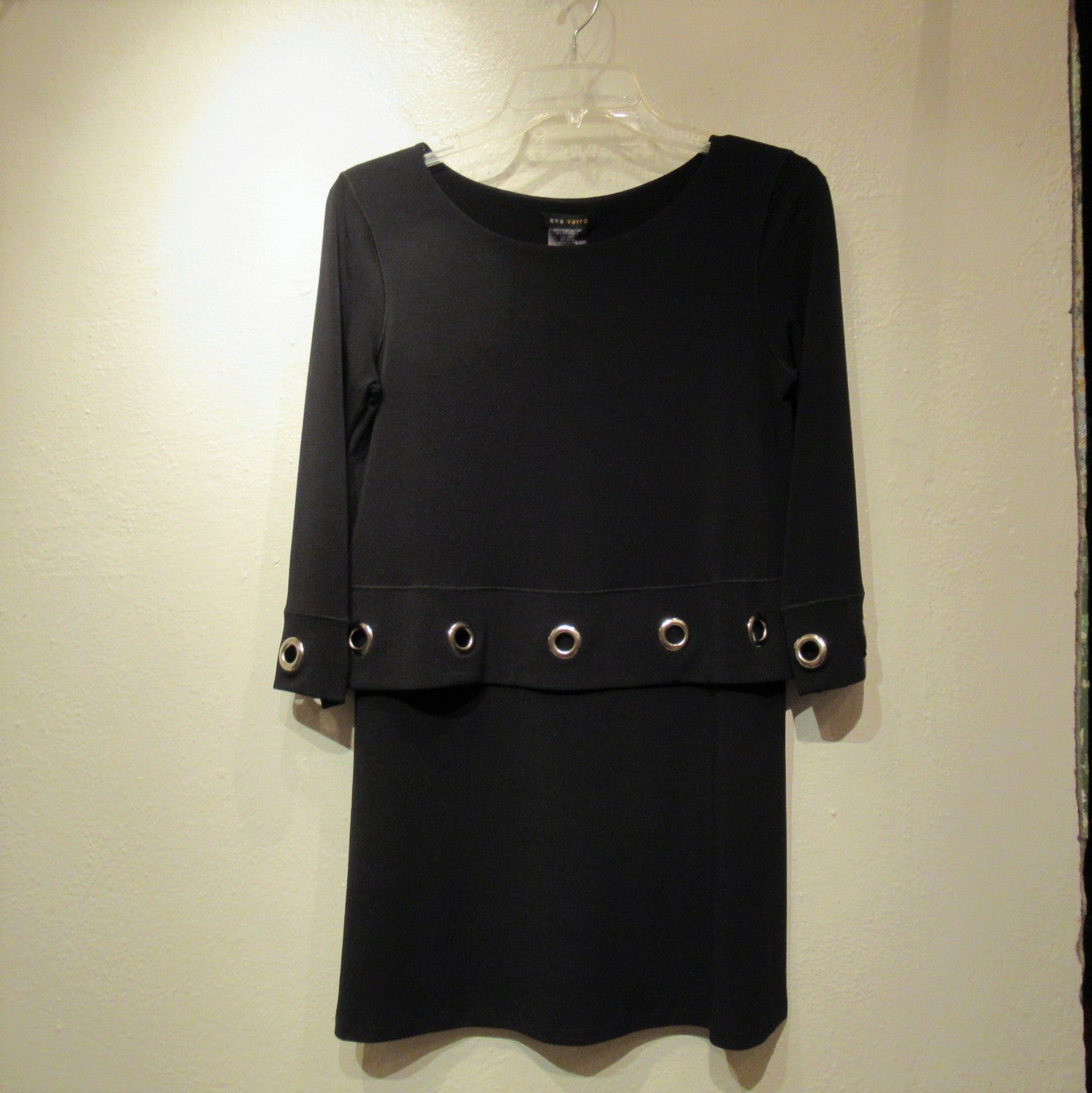 Eva Varro Black Poly blend Tunic Grommet 3/4 Top – Clotheshorse Consignment  Boutique