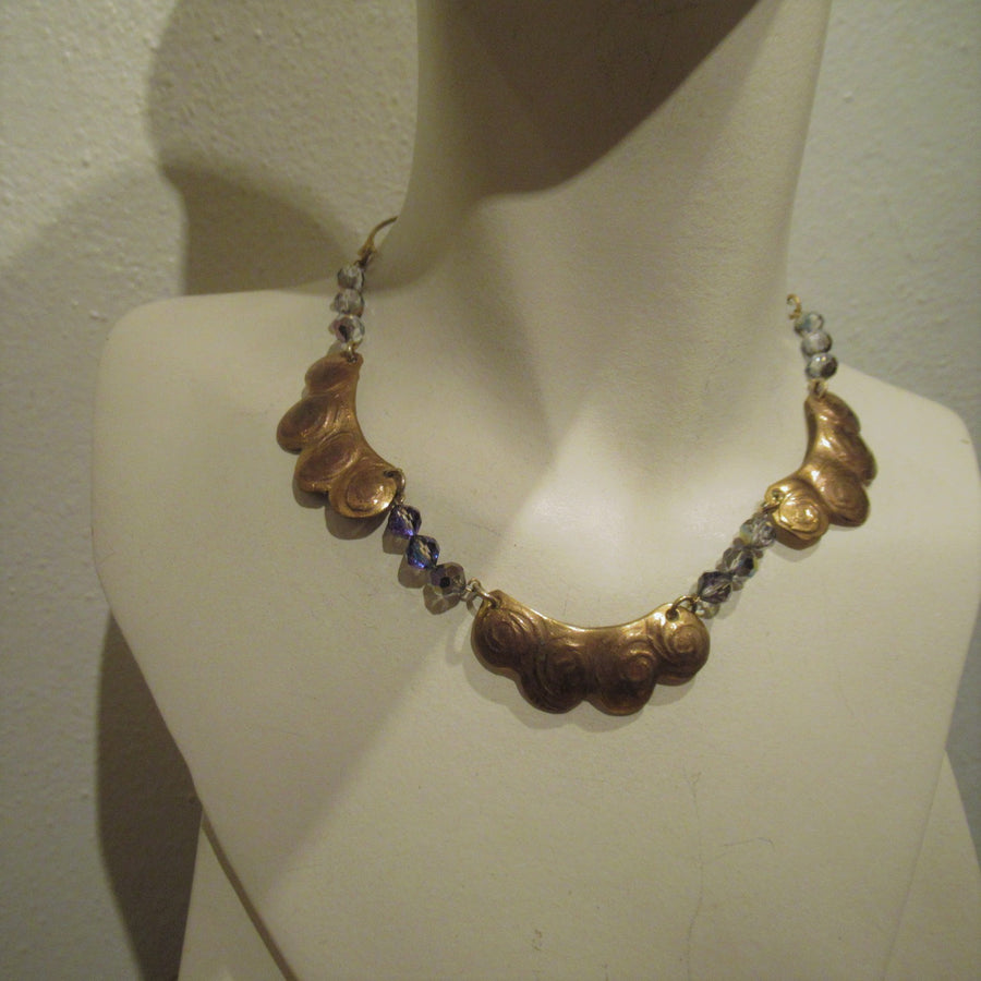Brass toned Scallop Faceted Lavender Link necklace
