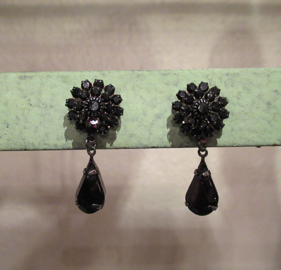 Gunmetal toned Cluster Wine Post dangle earrings