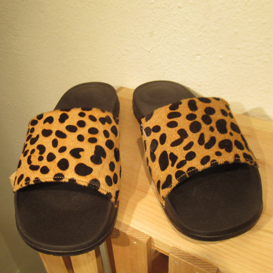 fitflop Brown Hair Animal Print Sandals