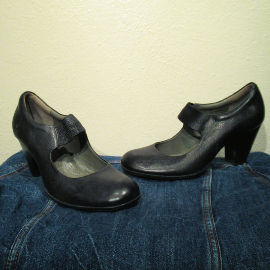 Born Black Leather Mary janes Pumps