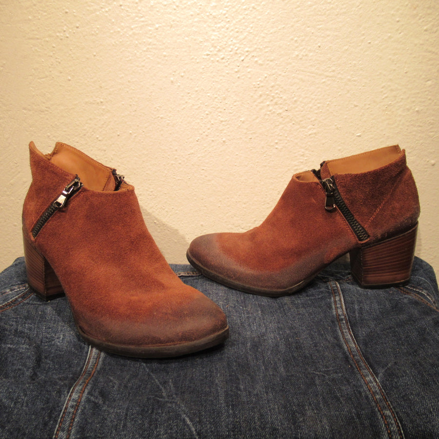 Gidigio Rust Suede Distressed Ankle boots